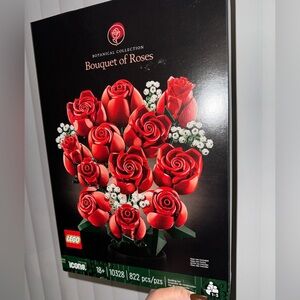 NWT LEGO Icons Botanical Collection Bouquet of Roses Set